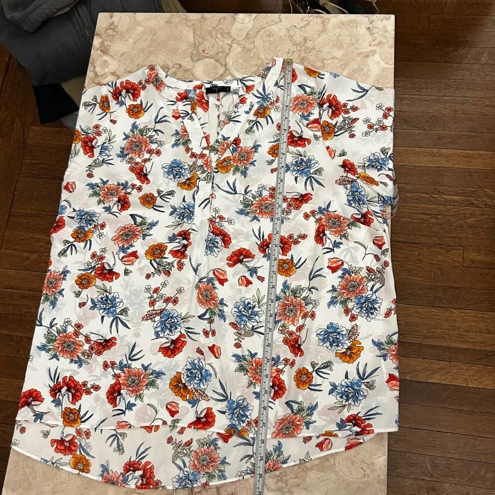 Tahari Floral Pullover Top 2X White